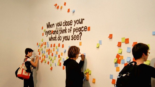 Peace with Sticky Notes (photo by by Mirany)